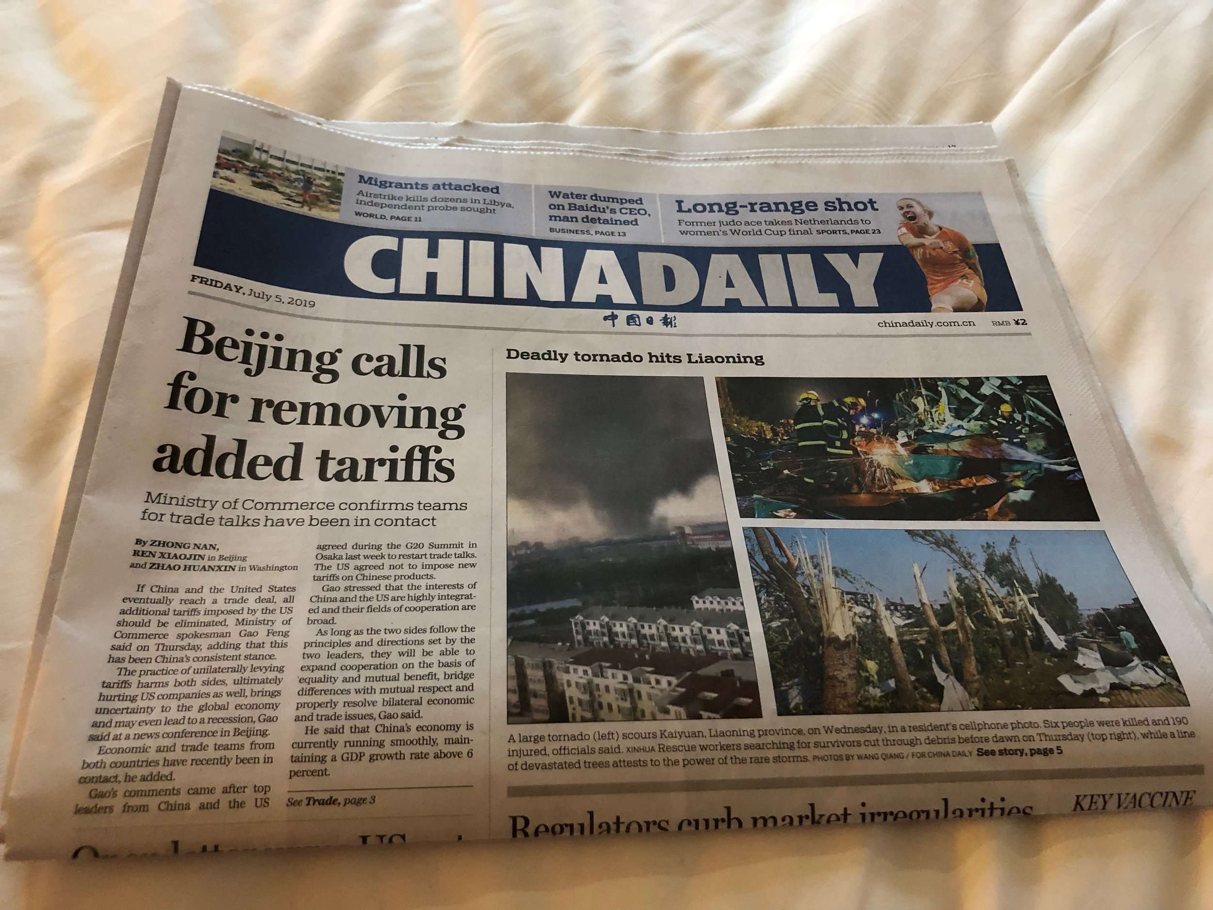 Wherever I travel, I like to read the morning paper.
