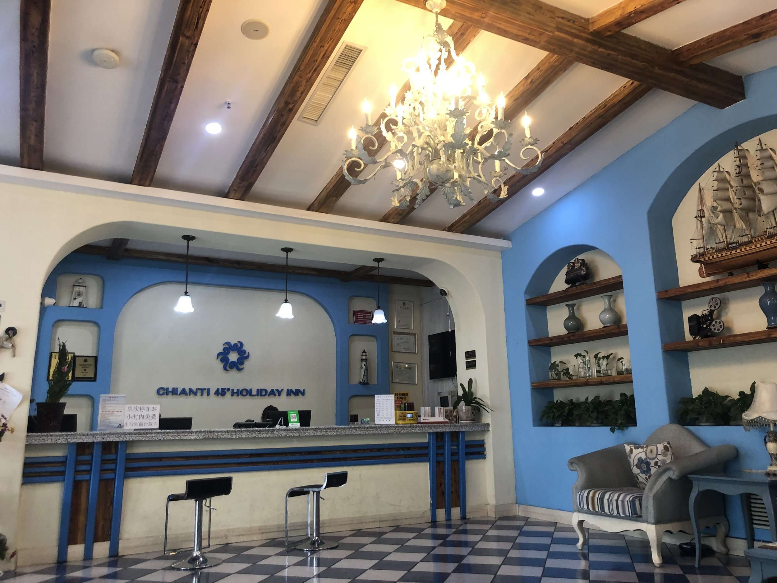 The lobby of The Chianti 45 by Holiday Inn